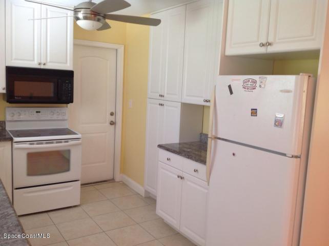 2308 Country Club Road Melbourne, FL 32901 - Photo 4 of 20 Kitchen