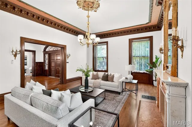 $1,200,000 | 4341 Westminster Place, Unit 1, St. Louis, MO 63108