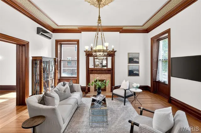 $1,200,000 | 4341 Westminster Place, Unit 1, St. Louis, MO 63108