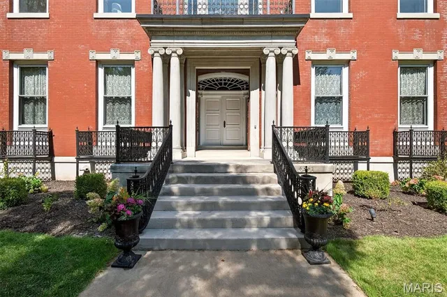 $1,200,000 | 4341 Westminster Place, Unit 1, St. Louis, MO 63108