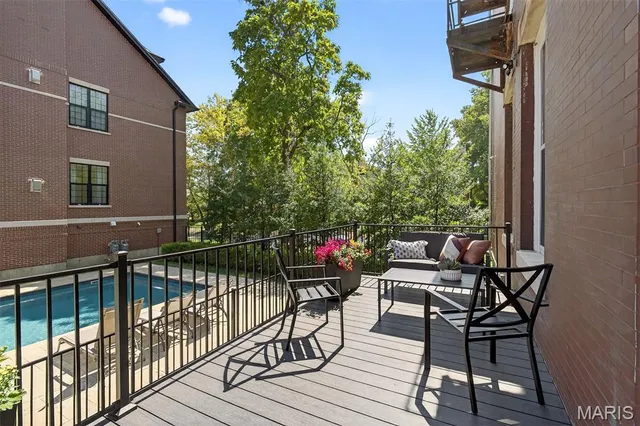 $1,200,000 | 4341 Westminster Place, Unit 1, St. Louis, MO 63108