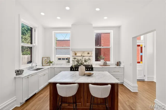 $1,200,000 | 4341 Westminster Place, Unit 1, St. Louis, MO 63108