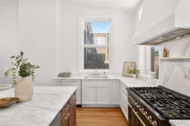 $1,200,000 | 4341 Westminster Place, Unit 1, St. Louis, MO 63108