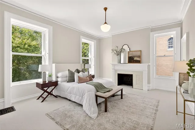 $1,200,000 | 4341 Westminster Place, Unit 1, St. Louis, MO 63108