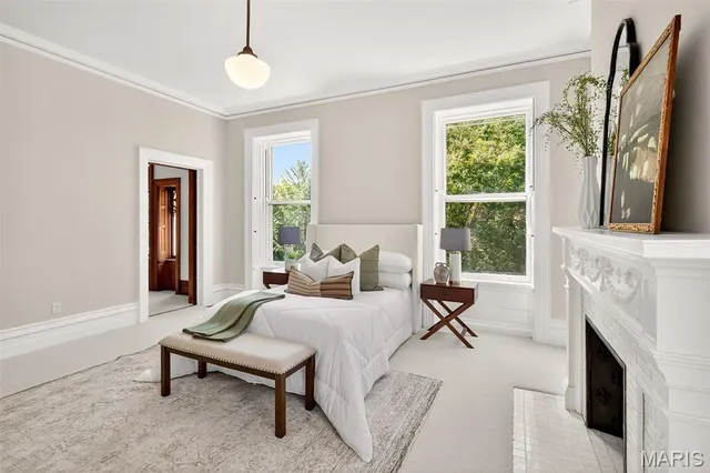 $1,200,000 | 4341 Westminster Place, Unit 1, St. Louis, MO 63108