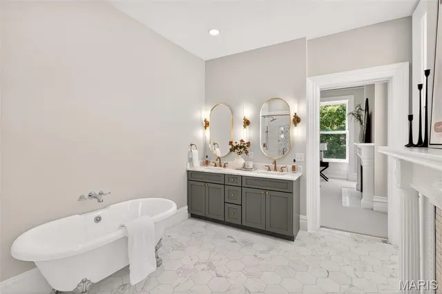 $1,200,000 | 4341 Westminster Place, Unit 1, St. Louis, MO 63108