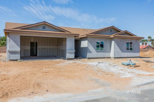 1037 Ocean Avenue Ridgecrest, CA 93555 - Photo 3 of 12 a front view of a house with a yard