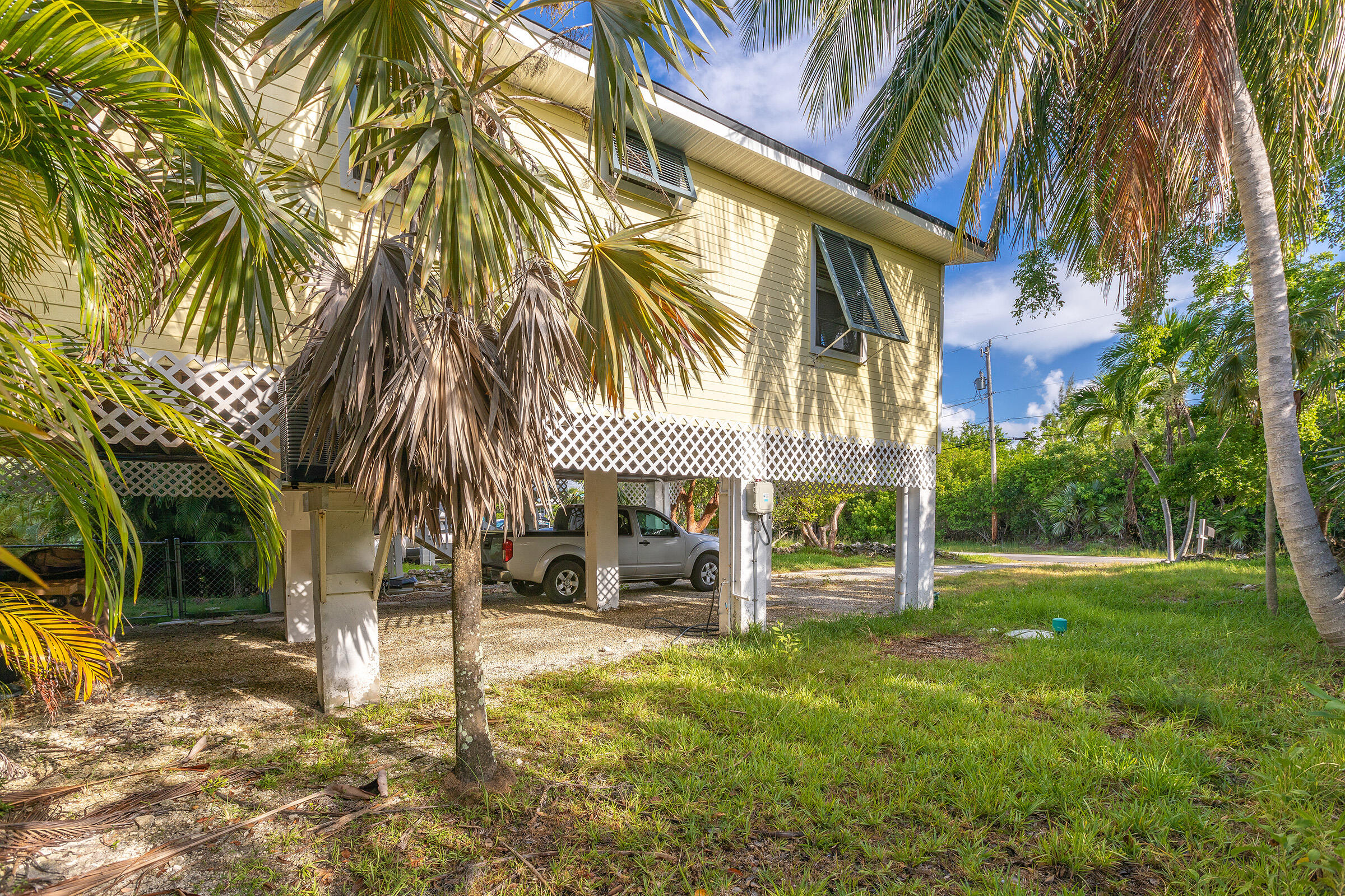 29784 Springtime Road Big Pine Key, FL 33043 - Photo 6 of 39 Side yard