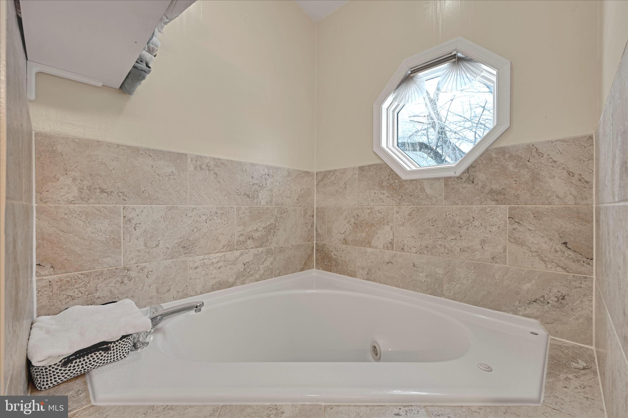 717 Brookside Lane Lebanon, PA 17042 - Photo 29 of 45 a bathroom with a bathtub