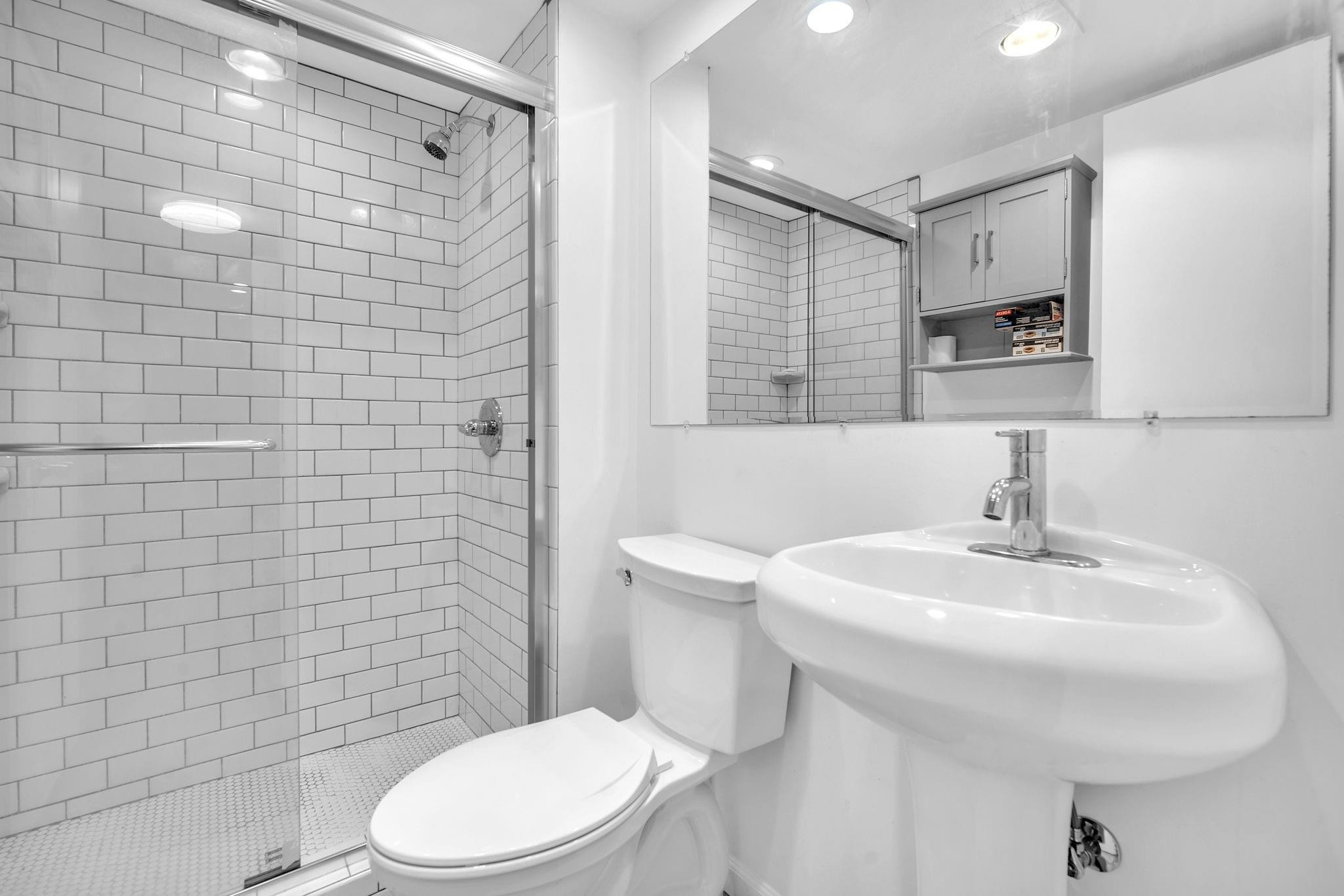 151 Berkley Road, Unit 110 Hollywood, FL 33024 - Photo 18 of 27 master bath
