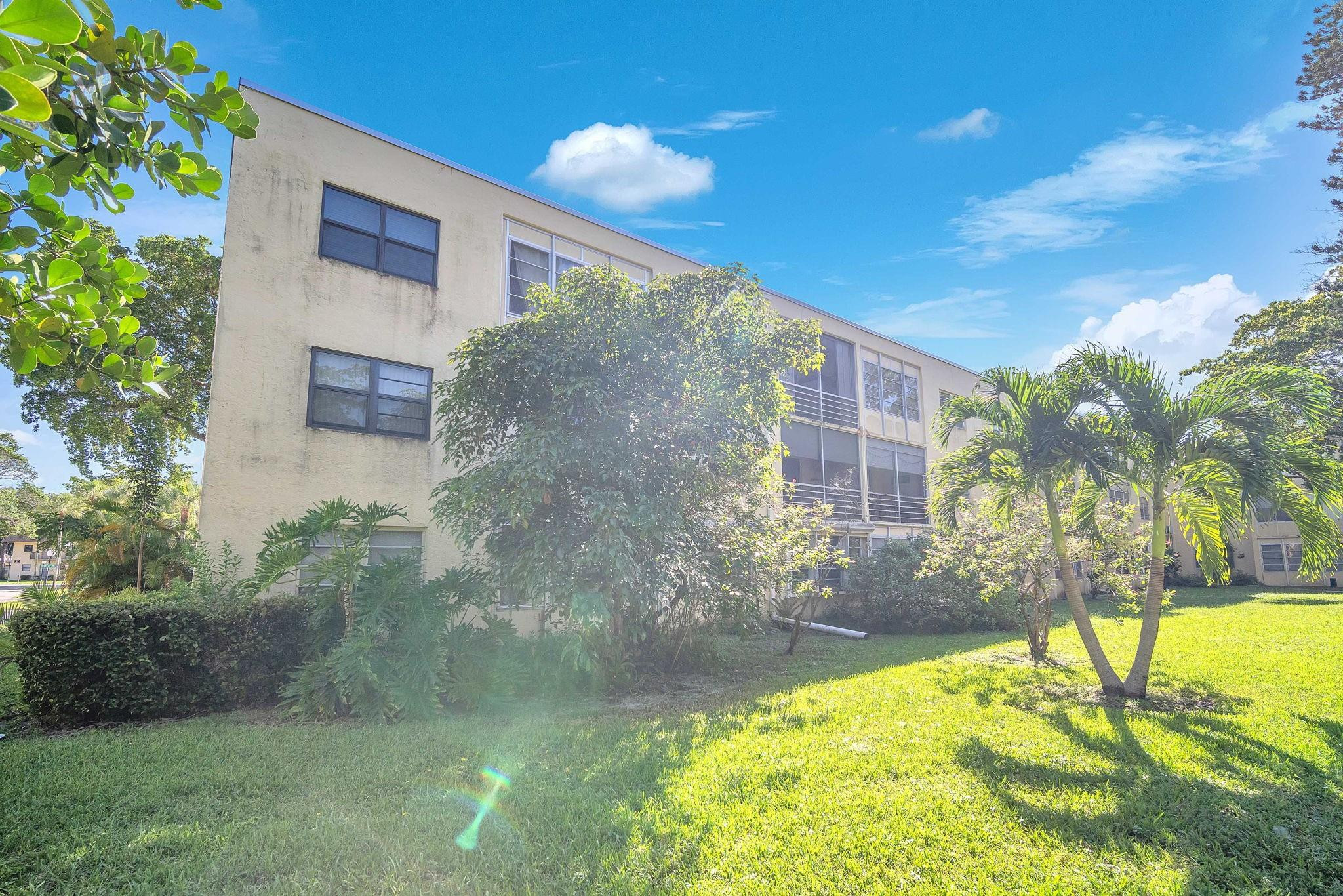 151 Berkley Road, Unit 110 Hollywood, FL 33024 - Photo 20 of 27 Photo 20