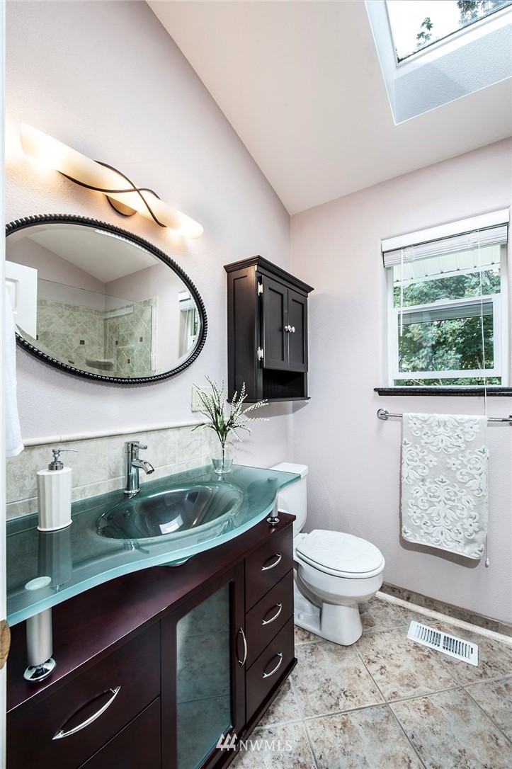 18605 106th Place Southeast Renton, WA 98055 - Photo 11 of 24