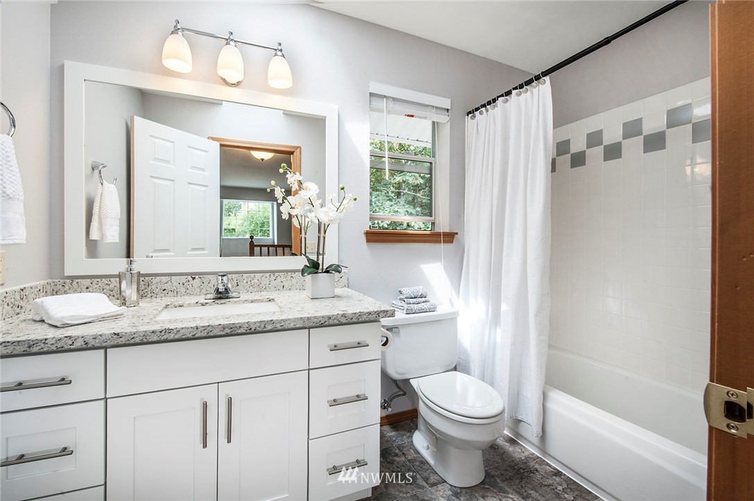 18605 106th Place Southeast Renton, WA 98055 - Photo 13 of 24