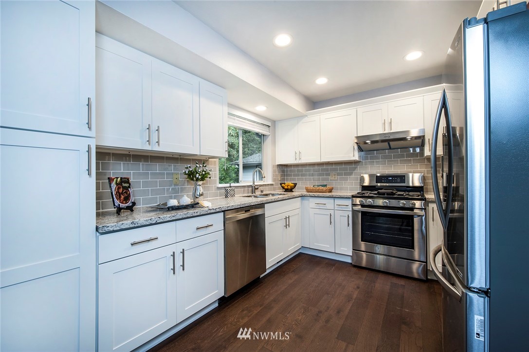 18605 106th Place Southeast Renton, WA 98055 - Photo 5 of 24