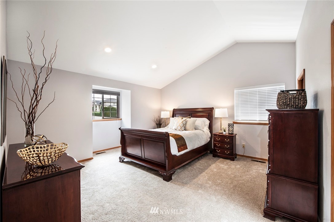 18605 106th Place Southeast Renton, WA 98055 - Photo 10 of 24