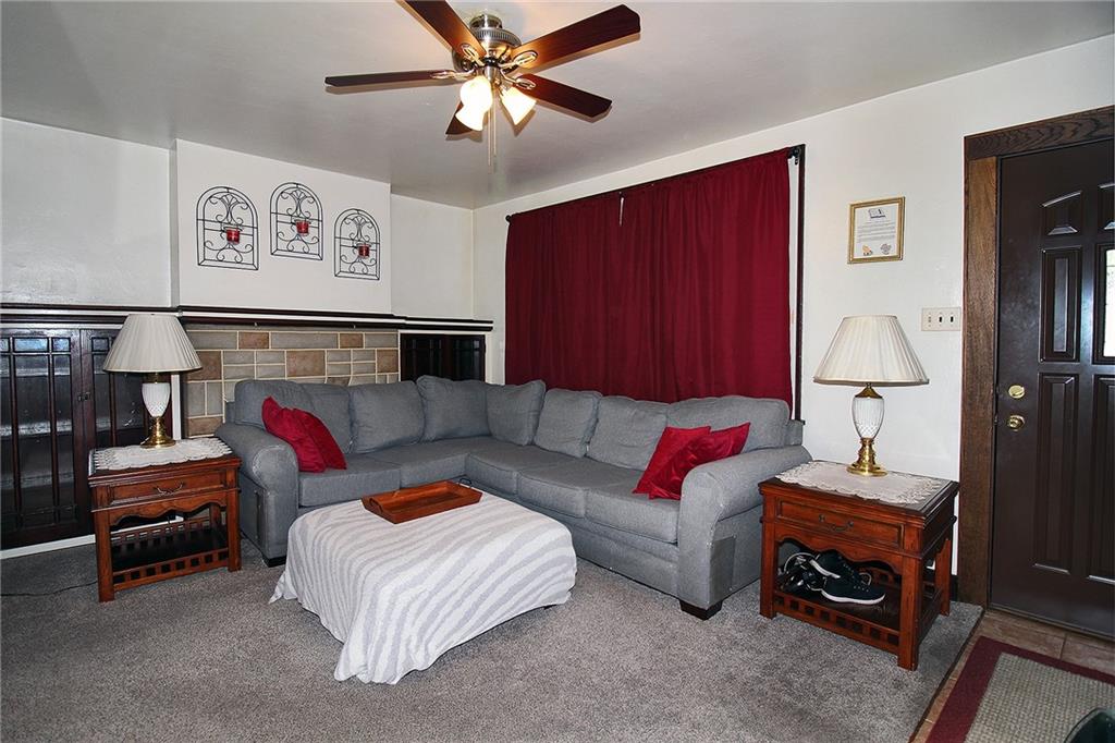 207 East Garden Road Pittsburgh, PA 15227 - Photo 4 of 37 Great space!