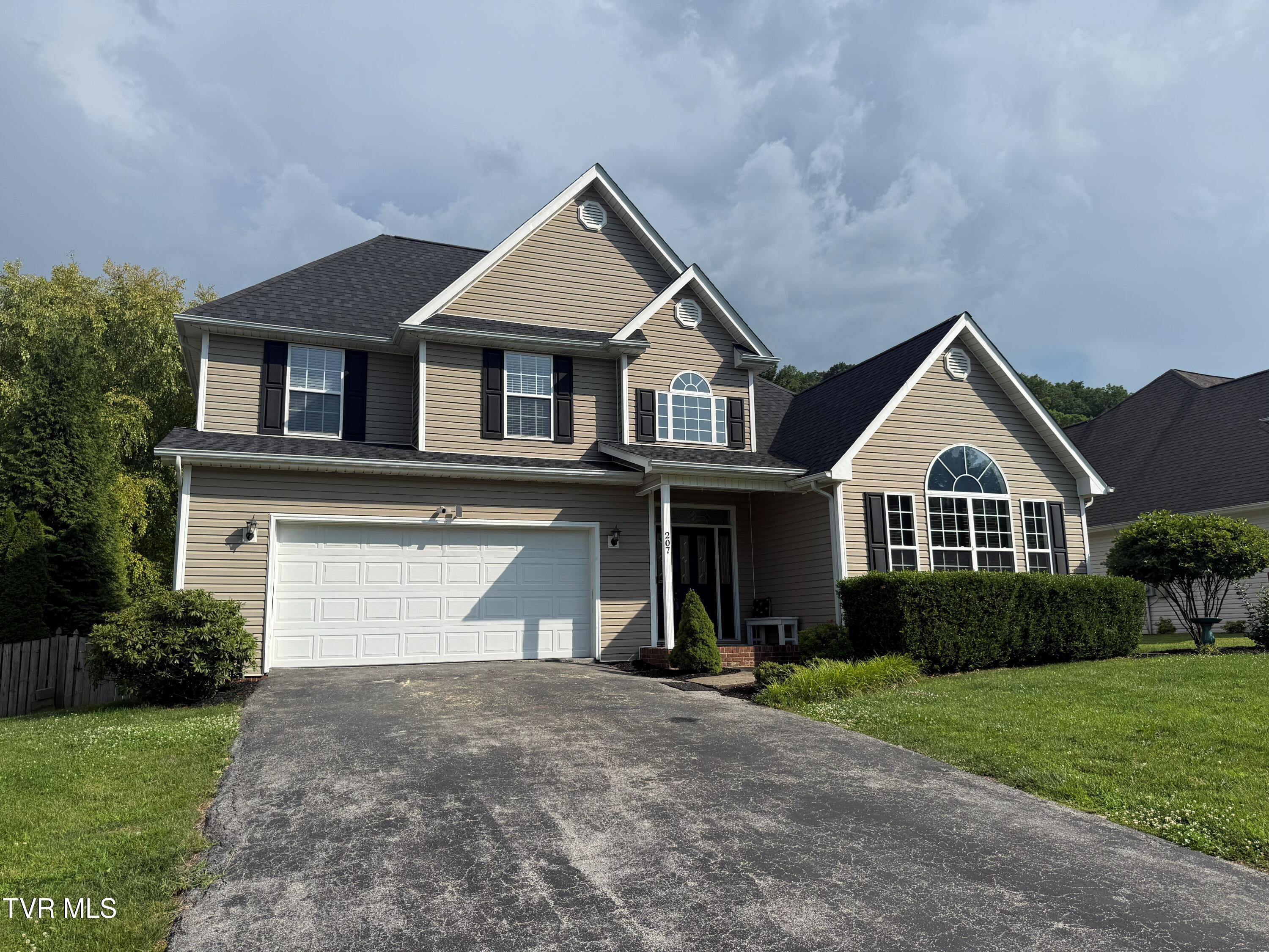 207 Haley Walk Bristol, TN 37620 - Photo 1 of 52 IMG_2736