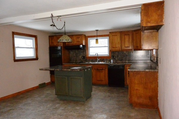 102 San Miguel Street Springfield, MA 01104 - Photo 4 of 12
