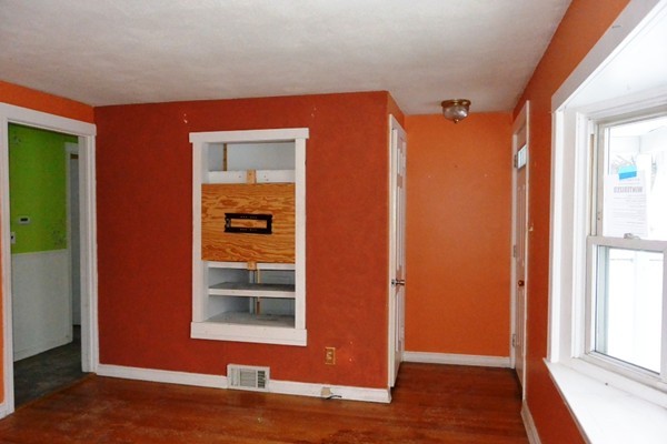 102 San Miguel Street Springfield, MA 01104 - Photo 6 of 12