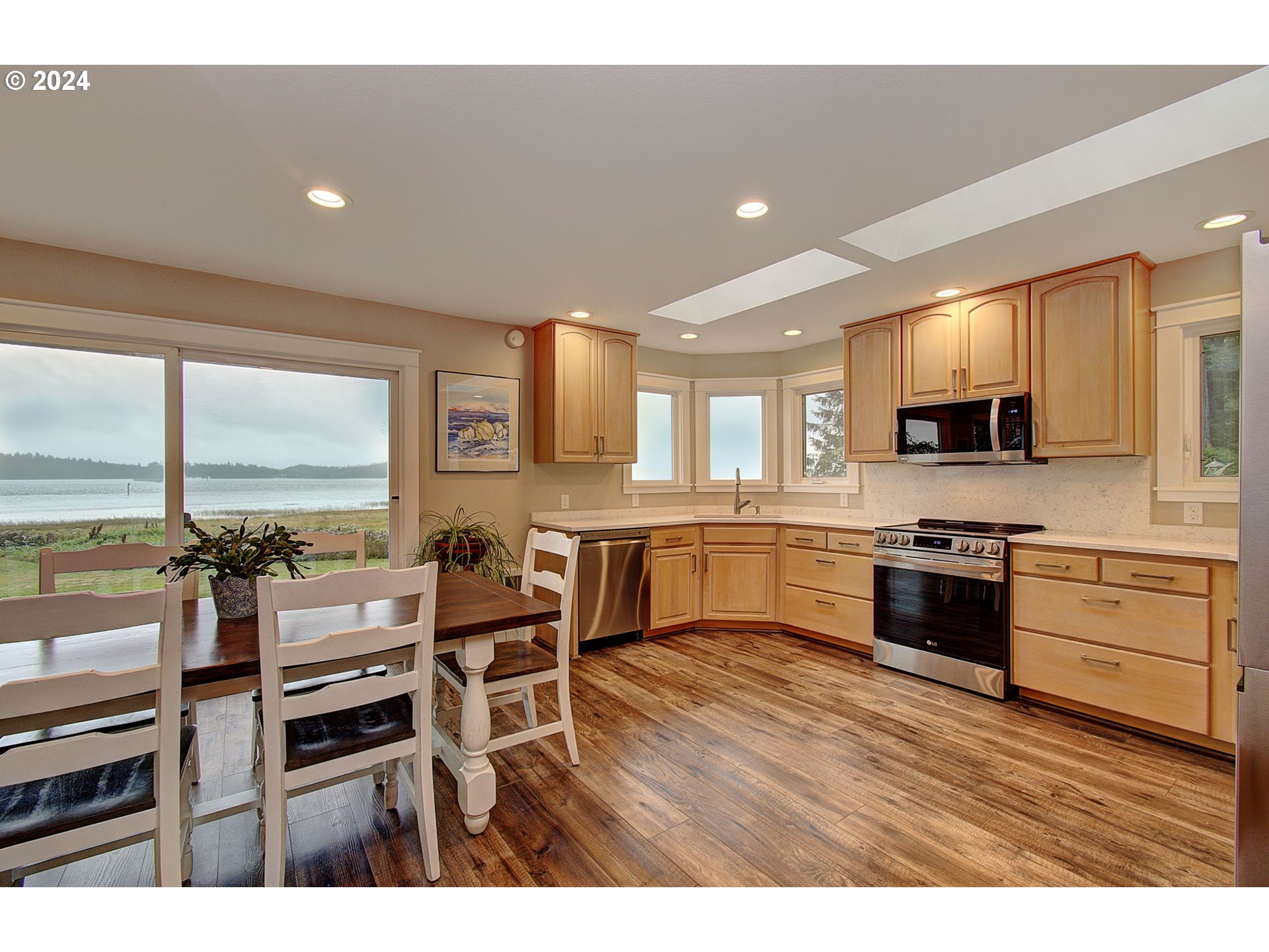 24424 Sandridge Road Ocean Park, WA 98640 - Photo 9 of 36 Gallery Image 9