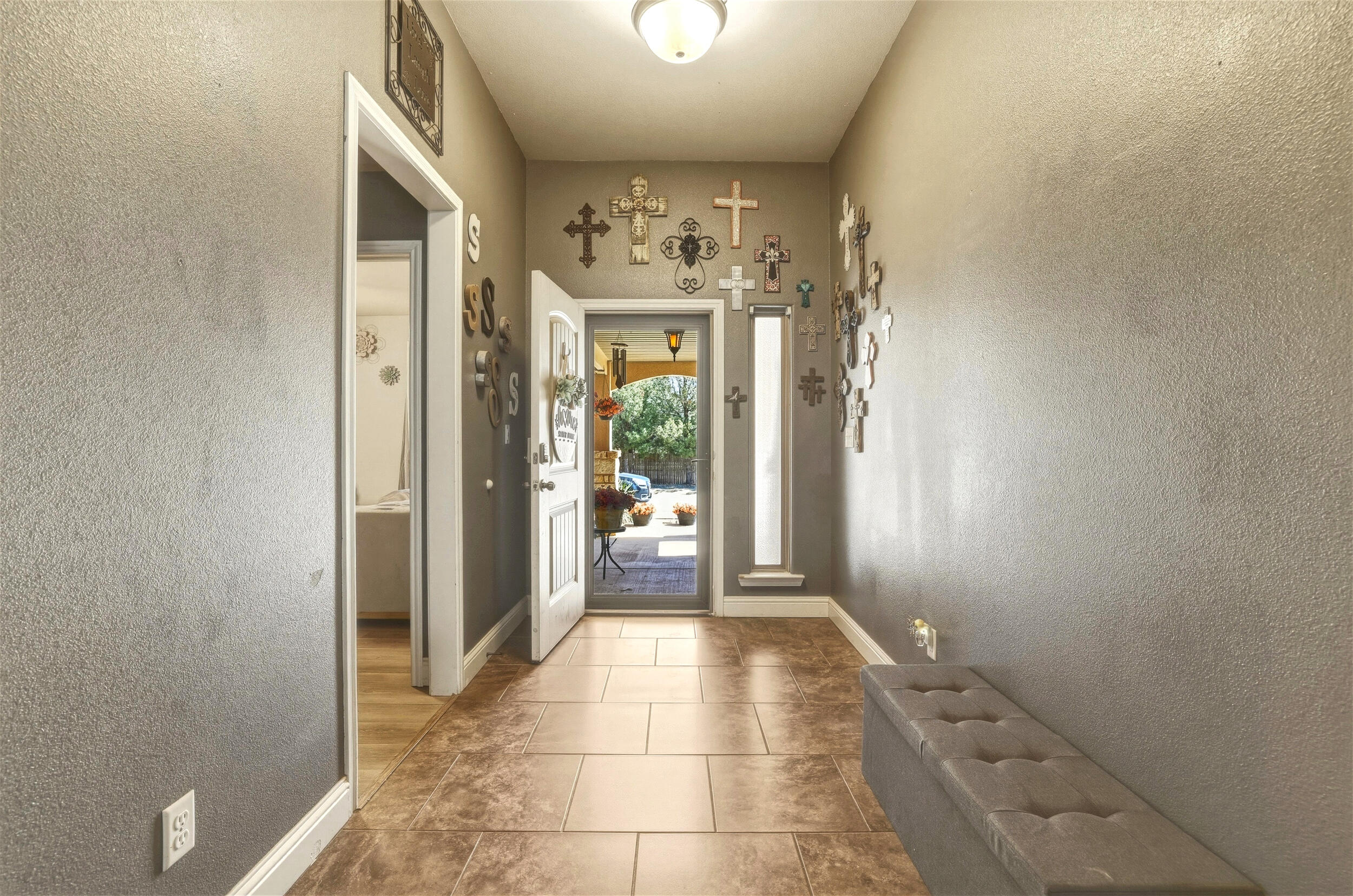 8808 Rochester Avenue Lubbock, TX 79424 - Photo 5 of 27 a view of entryway with a front door