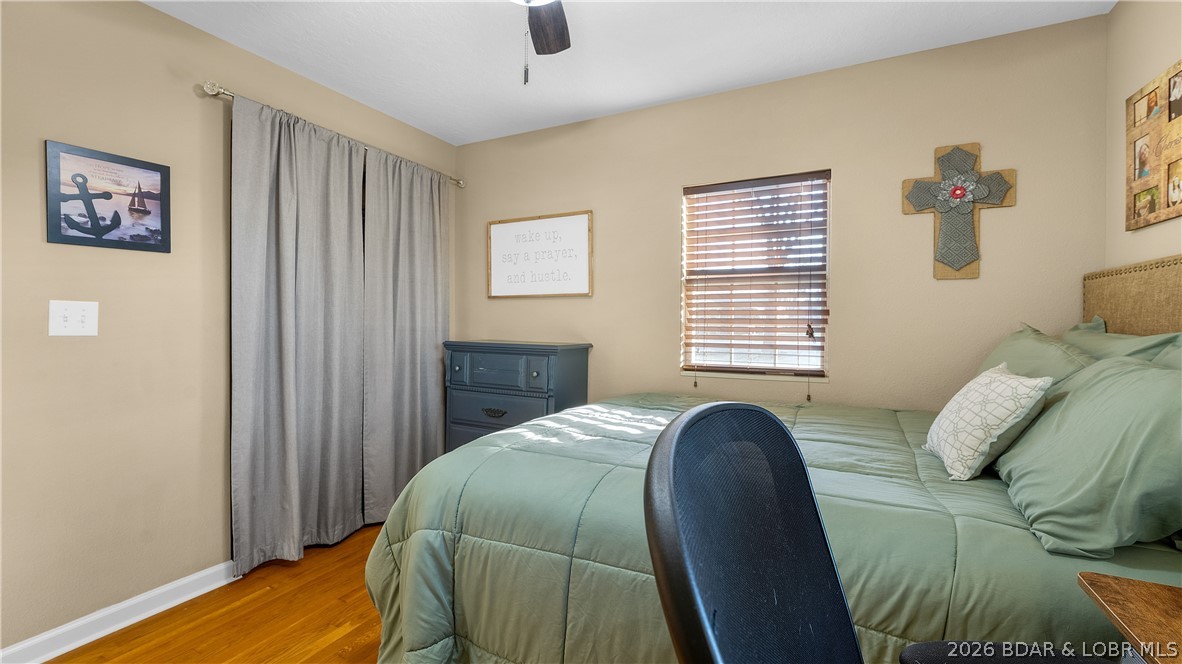 155 Lake Road Camdenton, MO 65020 - Photo 21 of 39 Guest bedroom (1 of 4 total bedrooms)