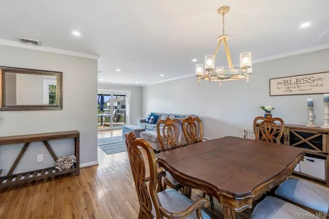 $1,199,999 | 159 Driftwood Drive, West Islip, NY 11795