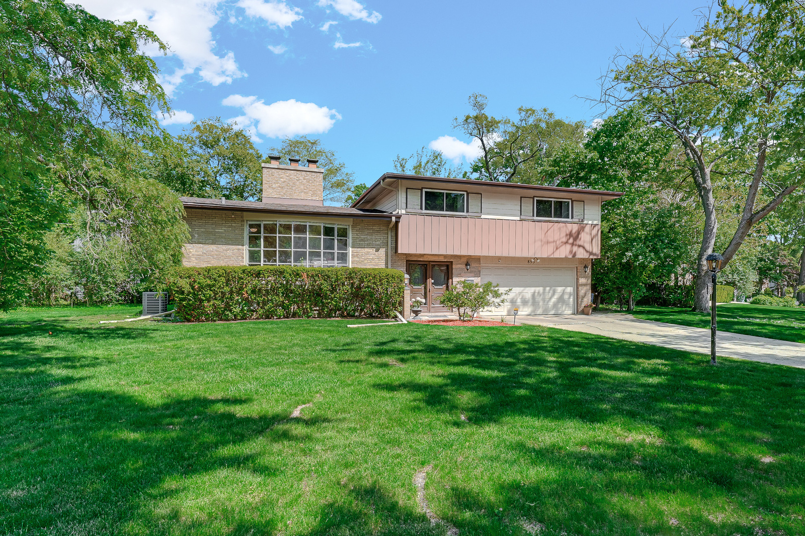 895 Sumac Road Highland Park, IL 60035 - Photo 3 of 19 Gallery Image 3