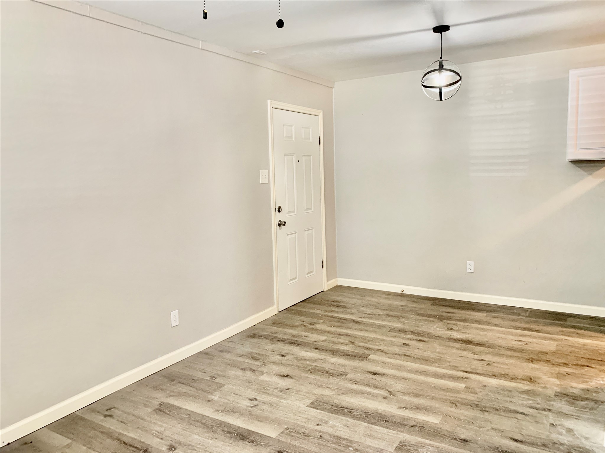 6702 Fulton Street, Unit 8 Houston, TX 77022 - Photo 3 of 7 Dining area