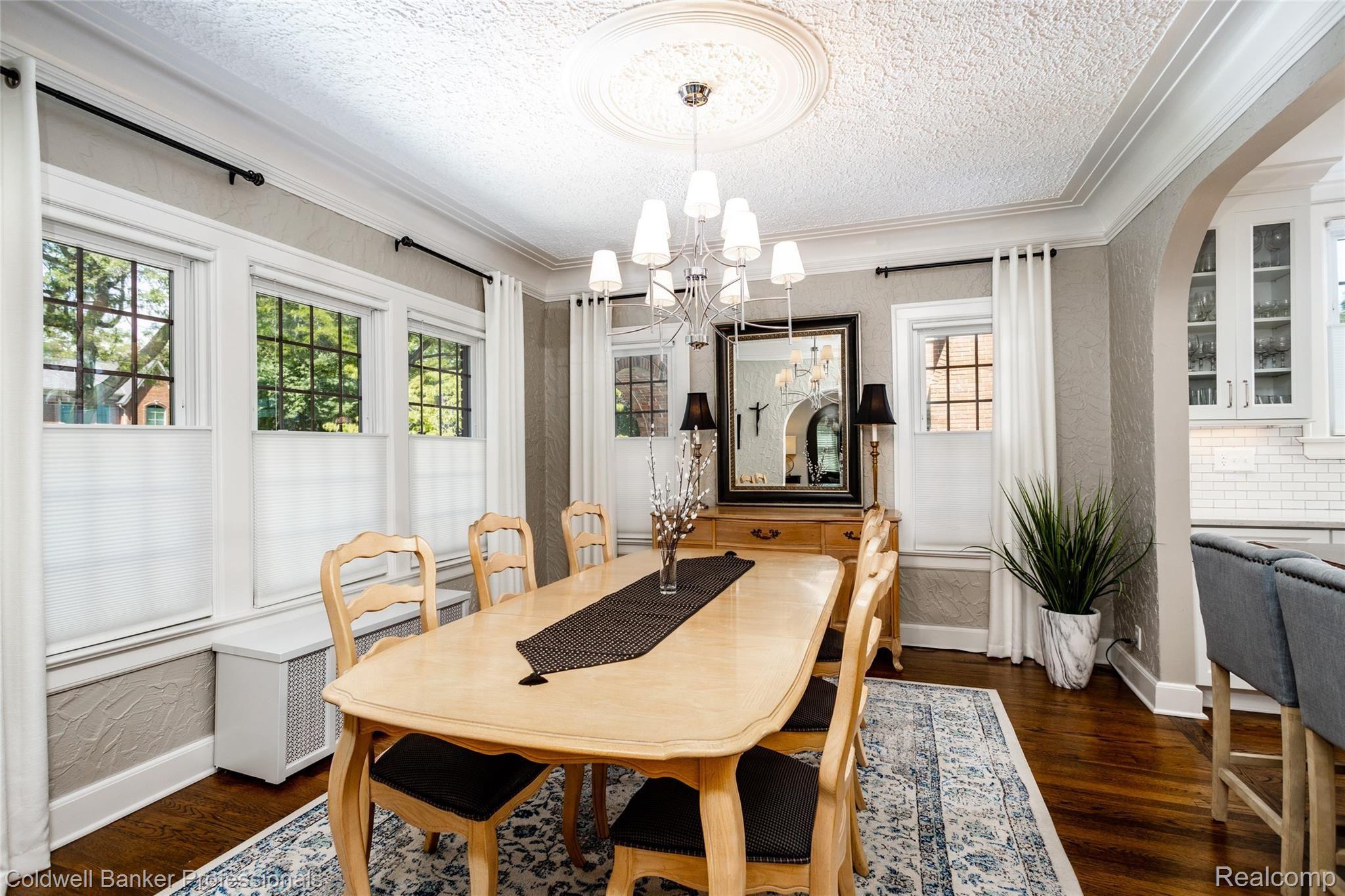 564 Washington Road Grosse Pointe, MI 48230 - Photo 3 of 21 564 Washington L019.jpg