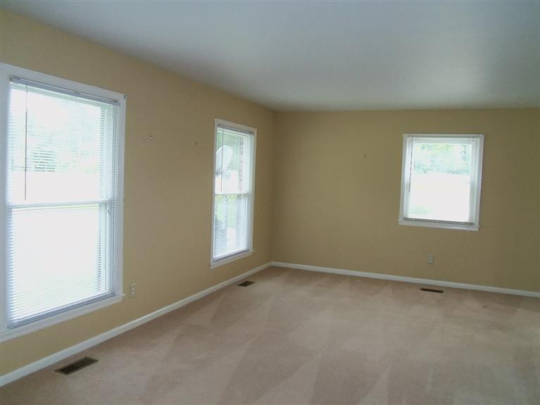 310 Delaney Ferry Road Versailles, KY 40383 - Photo 16 of 40 Nice size living room.