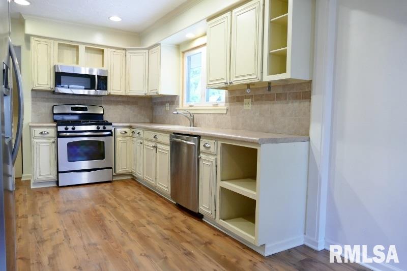 411 West Stonegate Road Peoria, IL 61614 - Photo 11 of 27 Gallery Image 11