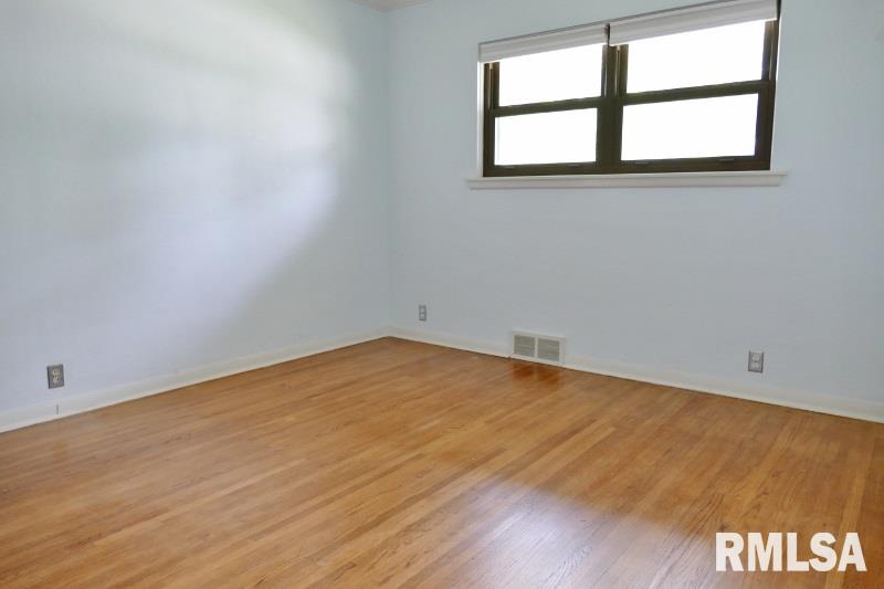 411 West Stonegate Road Peoria, IL 61614 - Photo 16 of 27 Gallery Image 16