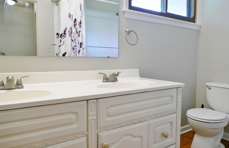 411 West Stonegate Road Peoria, IL 61614 - Photo 17 of 27 Gallery Image 17