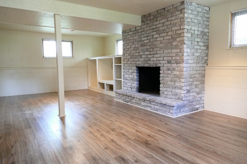 411 West Stonegate Road Peoria, IL 61614 - Photo 20 of 27 Gallery Image 20