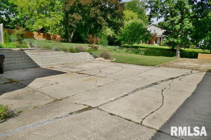 411 West Stonegate Road Peoria, IL 61614 - Photo 27 of 27 Gallery Image 27