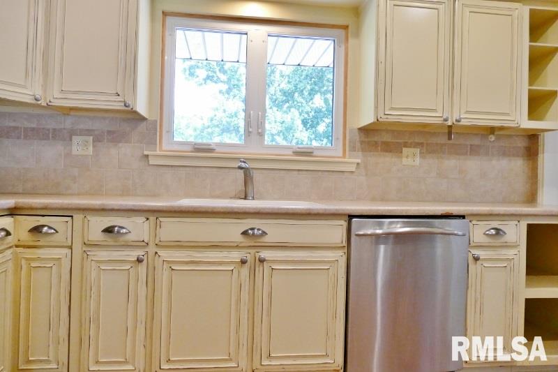 411 West Stonegate Road Peoria, IL 61614 - Photo 9 of 27 Gallery Image 9