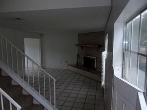 1922 Maux Drive Houston, TX 77043 - Photo 2 of 9 ENTRY TO LIVING ROOM HOME MAY NOT BE VACANT