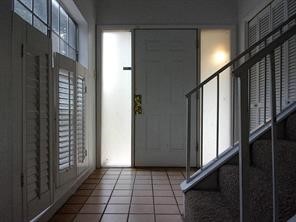 1922 Maux Drive Houston, TX 77043 - Photo 3 of 9 ENTRY