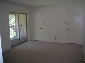 1922 Maux Drive Houston, TX 77043 - Photo 6 of 9 BEDROOM HOME MAY NOT BE VACANT