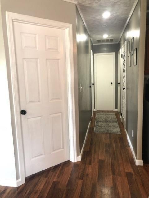 1405 Fulkerson Road Niles, MI 49120 - Photo 7 of 18 1405_Fulkerson_7_Hallway