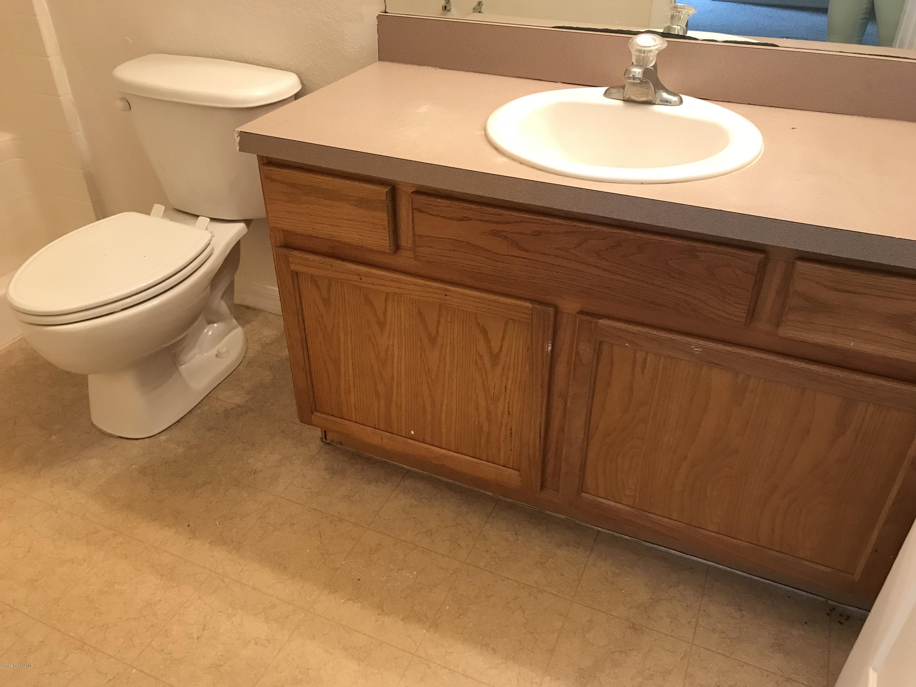 638 Titan Road Southeast Palm Bay, FL 32909 - Photo 14 of 33 Master bath