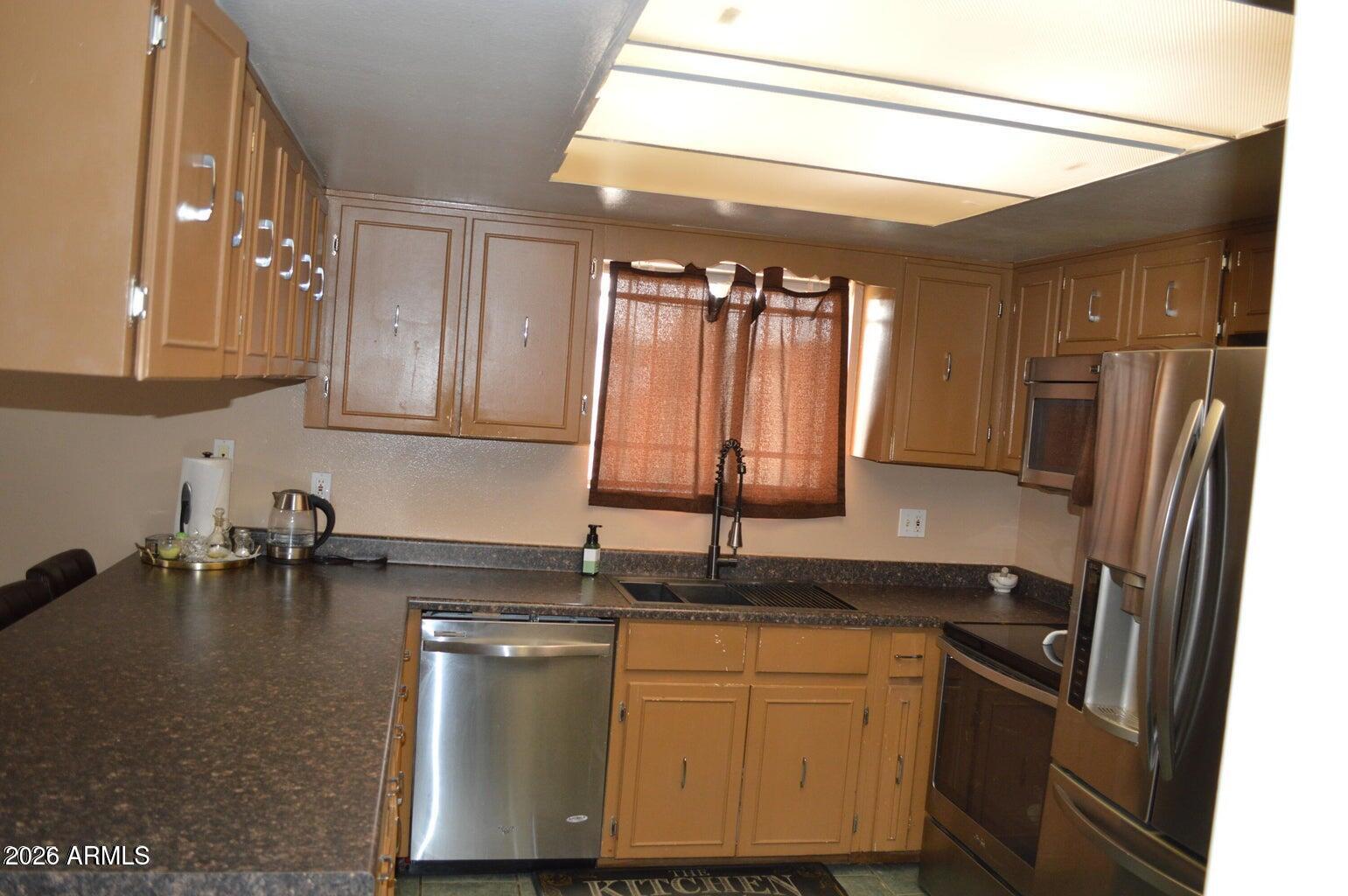 2301 West Ocotillo Road Phoenix, AZ 85015 - Photo 4 of 20 O5