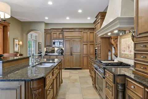 $2,995,000 | 440 Stubbs Bay Road North, Orono, MN 55356