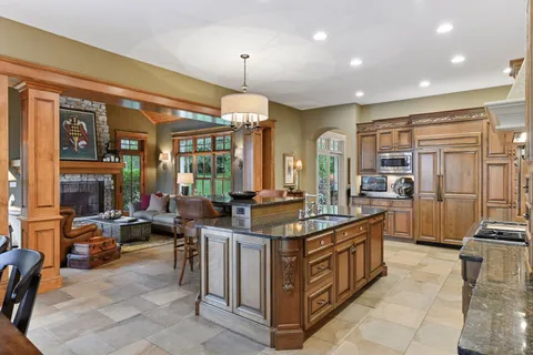 $2,995,000 | 440 Stubbs Bay Road North, Orono, MN 55356