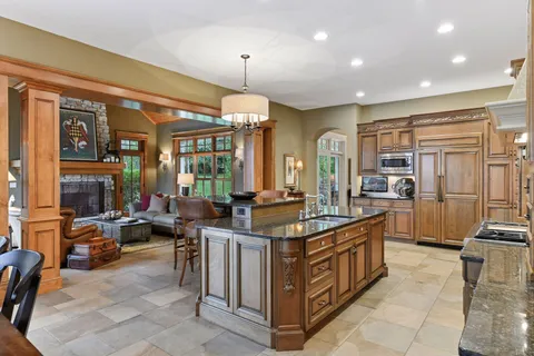 $2,995,000 | 440 Stubbs Bay Road North, Orono, MN 55356