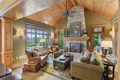 $2,995,000 | 440 Stubbs Bay Road North, Orono, MN 55356