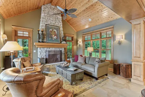 $2,995,000 | 440 Stubbs Bay Road North, Orono, MN 55356