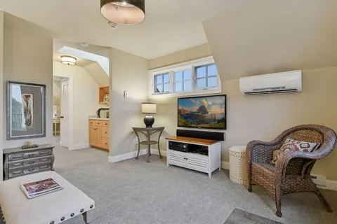 $2,995,000 | 440 Stubbs Bay Road North, Orono, MN 55356