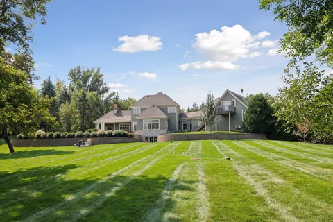 $2,995,000 | 440 Stubbs Bay Road North, Orono, MN 55356
